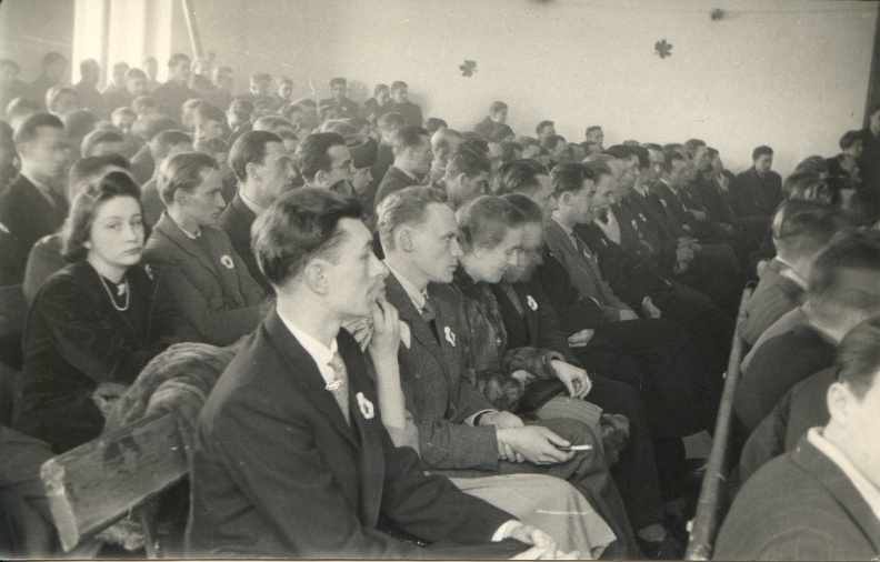 skan06 III Zjazd Wychowanków Gimn. im. T Czackiego III 1947.jpg