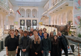 W Muzeum Geologicznym - 3M - pokazuje zdjęcia w głównym katalogu albumu W Muzeum Geologicznym - 3M