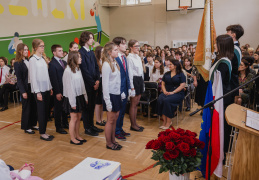 Pożegnanie maturzystów - pokazuje zdjęcia w głównym katalogu albumu Pożegnanie maturzystów